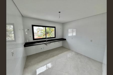Casa à venda com 185m², 3 quartos e 4 vagas Casa à venda com 185m², 3 quartos e 4 vagasCozinha