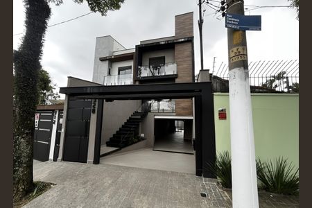 Casa à venda com 185m², 3 quartos e 4 vagas Casa à venda com 185m², 3 quartos e 4 vagasFachada
