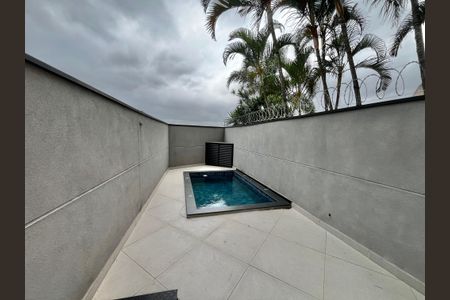 Casa à venda com 185m², 3 quartos e 4 vagas Casa à venda com 185m², 3 quartos e 4 vagasPiscina