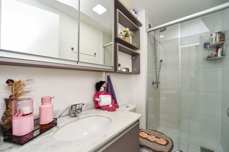 Banheiro da Suíte de apartamento à venda com 2 quartos, 64m² em São Sebastião, Porto Alegre