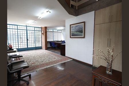 Casa à venda com 284m², 3 quartos e 3 vagasSala