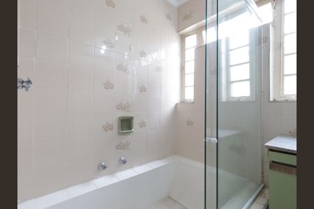 Casa à venda com 284m², 3 quartos e 3 vagasBanheiro da Suíte 1