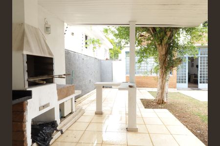 Casa à venda com 284m², 3 quartos e 3 vagasChurrasqueira