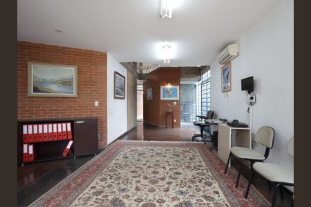 Casa à venda com 284m², 3 quartos e 3 vagasSala