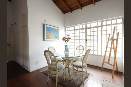 Casa à venda com 284m², 3 quartos e 3 vagasHall