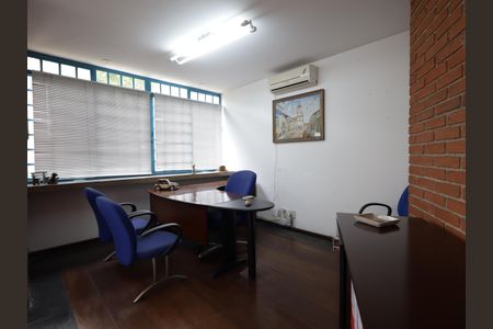 Casa à venda com 284m², 3 quartos e 3 vagasSala