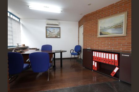 Casa à venda com 284m², 3 quartos e 3 vagasSala