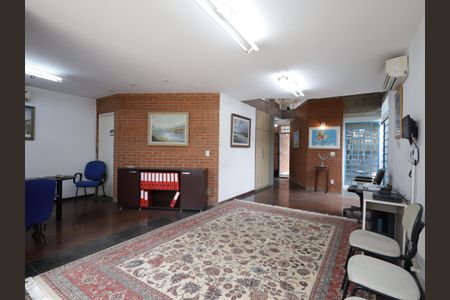 Casa à venda com 284m², 3 quartos e 3 vagasSala