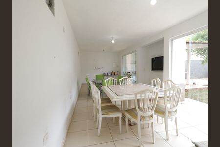 Casa à venda com 284m², 3 quartos e 3 vagasÁrea externa