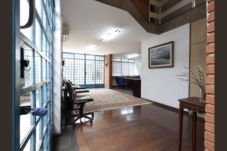 Casa à venda com 284m², 3 quartos e 3 vagasSala