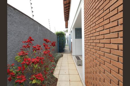 Casa à venda com 284m², 3 quartos e 3 vagasCorredor lateral