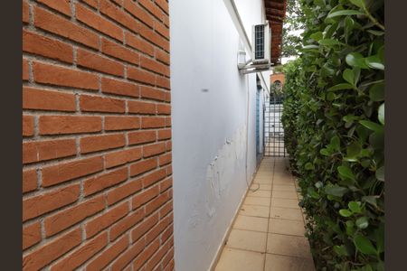 Casa à venda com 284m², 3 quartos e 3 vagasCorredor lateral