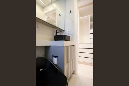 Apartamento à venda com 80m², 2 quartos e 2 vagasBanheiro da suíte