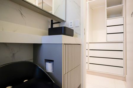 Apartamento à venda com 80m², 2 quartos e 2 vagasBanheiro da suíte