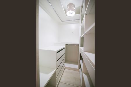Casa de condomínio para alugar com 90m², 4 quartos e 2 vagas Casa de condomínio para alugar com 90m², 4 quartos e 2 vagasCloset
