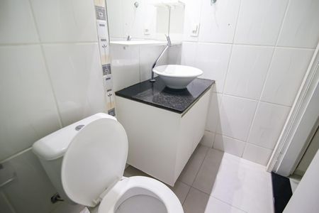 Casa de condomínio para alugar com 90m², 4 quartos e 2 vagas Casa de condomínio para alugar com 90m², 4 quartos e 2 vagasBanheiro da Suíte