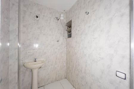Banheiro de kitnet/studio para alugar com 1 quarto, 25m² em Liberdade, São Paulo