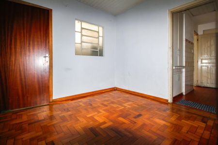 Sala de casa para alugar com 1 quarto, 50m² em Vila Serralheiro, São Paulo