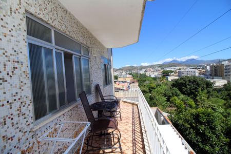 Apartamento para alugar com 93m², 2 quartos e 1 vagaVaranda