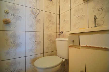 Banheiro da Suíte de casa para alugar com 2 quartos, 52m² em Santa Rosa de Lima, Porto Alegre