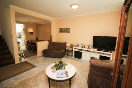 Casa de condomínio à venda com 133m², 3 quartos e 2 vagasSala