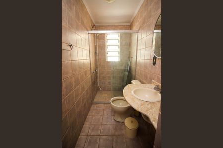 Casa de condomínio à venda com 133m², 3 quartos e 2 vagas Casa de condomínio à venda com 133m², 3 quartos e 2 vagasBanheiro da Suíte