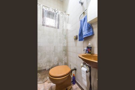 Casa de condomínio à venda com 413m², 3 quartos e 6 vagas Casa de condomínio à venda com 413m², 3 quartos e 6 vagasBanheiro de serviço