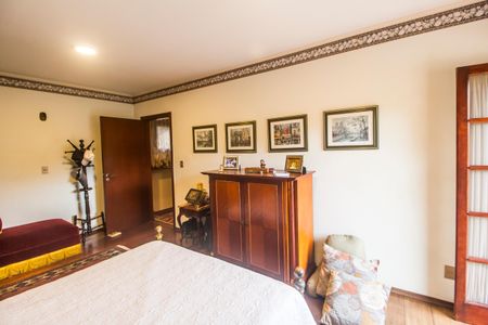 Casa de condomínio à venda com 413m², 3 quartos e 6 vagas Casa de condomínio à venda com 413m², 3 quartos e 6 vagasSuíte master