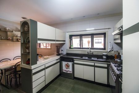 Casa de condomínio à venda com 413m², 3 quartos e 6 vagas Casa de condomínio à venda com 413m², 3 quartos e 6 vagasCozinha