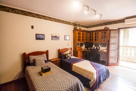 Casa de condomínio à venda com 413m², 3 quartos e 6 vagas Casa de condomínio à venda com 413m², 3 quartos e 6 vagasQuarto 1