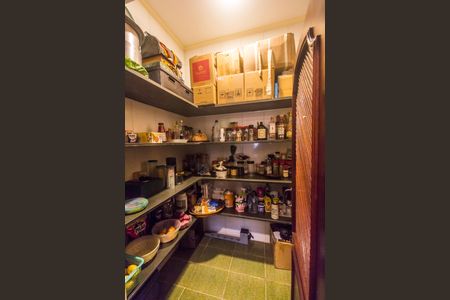 Casa de condomínio à venda com 413m², 3 quartos e 6 vagas Casa de condomínio à venda com 413m², 3 quartos e 6 vagasDespensa