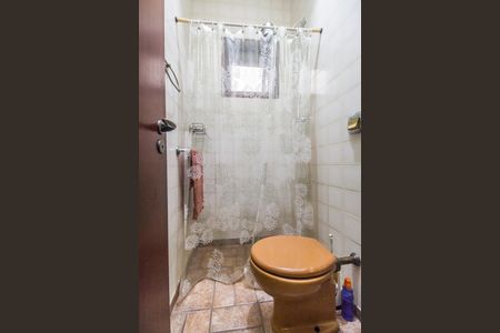 Casa de condomínio à venda com 413m², 3 quartos e 6 vagas Casa de condomínio à venda com 413m², 3 quartos e 6 vagasBanheiro de serviço