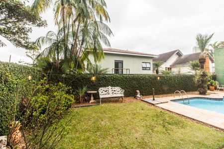 Casa de condomínio à venda com 413m², 3 quartos e 6 vagas Casa de condomínio à venda com 413m², 3 quartos e 6 vagasQuintal