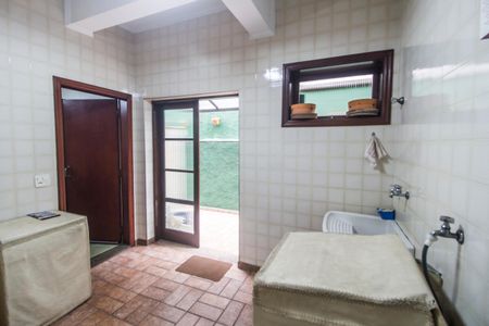 Casa de condomínio à venda com 413m², 3 quartos e 6 vagas Casa de condomínio à venda com 413m², 3 quartos e 6 vagasÁrea de Serviço