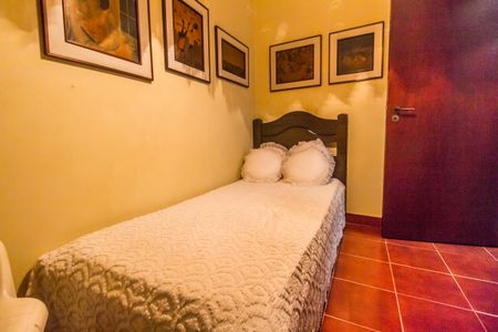 Casa de condomínio à venda com 413m², 3 quartos e 6 vagas Casa de condomínio à venda com 413m², 3 quartos e 6 vagasQuarto de Serviço