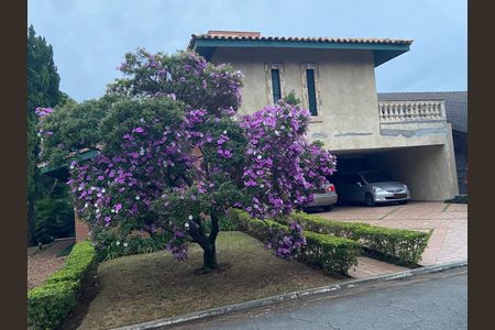 Casa de condomínio à venda com 413m², 3 quartos e 6 vagas Casa de condomínio à venda com 413m², 3 quartos e 6 vagasVista da Rua