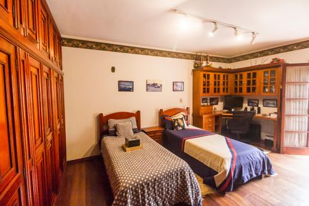 Casa de condomínio à venda com 413m², 3 quartos e 6 vagas Casa de condomínio à venda com 413m², 3 quartos e 6 vagasQuarto 1