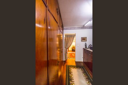 Casa de condomínio à venda com 413m², 3 quartos e 6 vagas Casa de condomínio à venda com 413m², 3 quartos e 6 vagasCloset da suíte