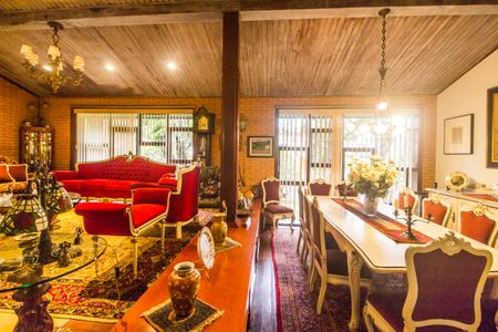 Casa de condomínio à venda com 413m², 3 quartos e 6 vagas Casa de condomínio à venda com 413m², 3 quartos e 6 vagasSala