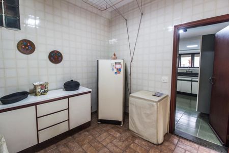 Casa de condomínio à venda com 413m², 3 quartos e 6 vagas Casa de condomínio à venda com 413m², 3 quartos e 6 vagasÁrea de Serviço