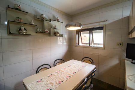 Casa de condomínio à venda com 413m², 3 quartos e 6 vagas Casa de condomínio à venda com 413m², 3 quartos e 6 vagasCozinha