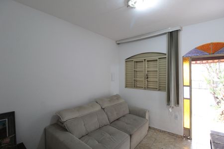 Sala de casa para alugar com 3 quartos, 350m² em Piratininga, Belo Horizonte