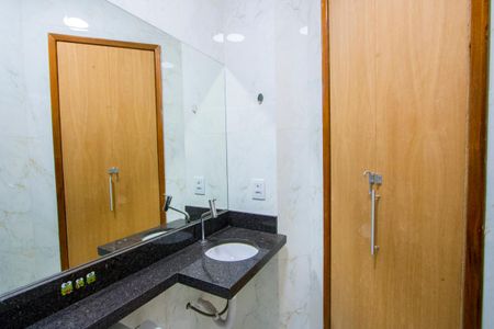 Apartamento à venda com 100m², 2 quartos e 1 vaga Apartamento à venda com 100m², 2 quartos e 1 vagaBanheiro social