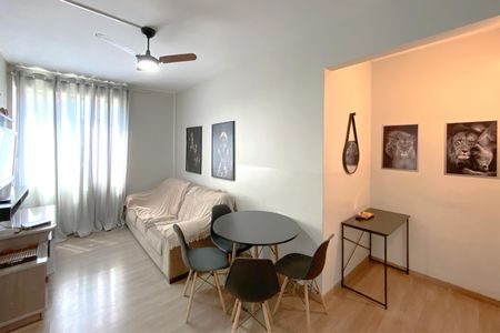 Sala de apartamento à venda com 2 quartos, 91m² em Sagrada Família, Belo Horizonte