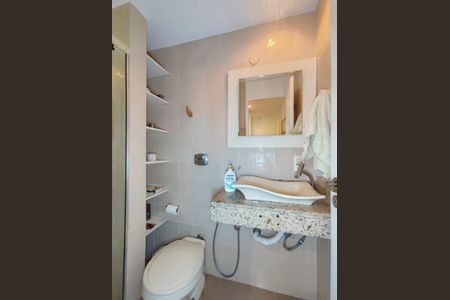 Apartamento à venda com 86m², 3 quartos e 1 vaga Apartamento à venda com 86m², 3 quartos e 1 vagaBanheiro Corredor