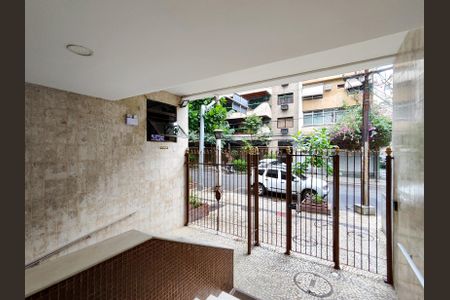 Apartamento à venda com 86m², 3 quartos e 1 vaga Apartamento à venda com 86m², 3 quartos e 1 vagaFachada e portaria