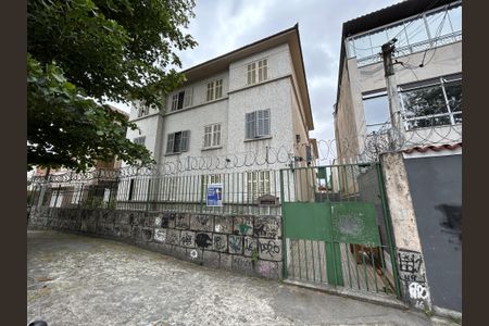 Apartamento à venda com 65m², 2 quartos e sem vagaFachada - Placa