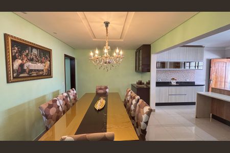Casa à venda com 263m², 3 quartos e 8 vagasSala de Jantar - Cozinha