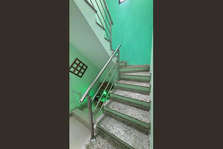 Casa à venda com 263m², 3 quartos e 8 vagasEscada