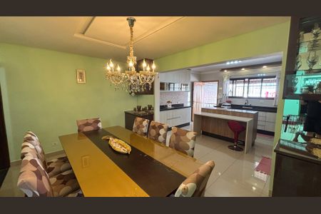 Casa à venda com 263m², 3 quartos e 8 vagasSala de Jantar - Cozinha